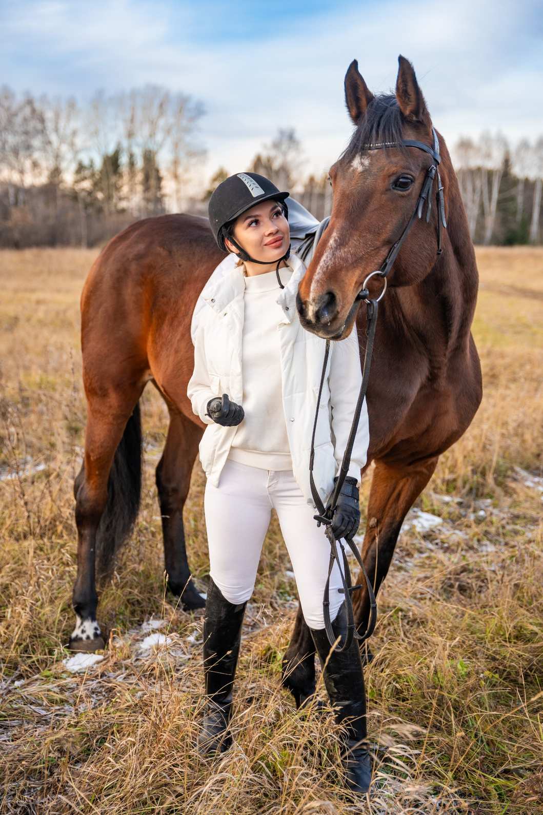 beautiful-blond-professional-female-jockey-standin-2026-03-20-02-09-24-utc.jpg